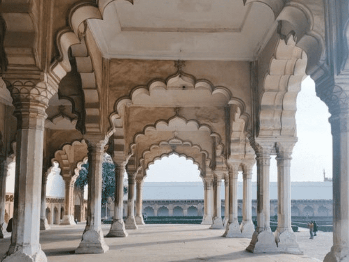 Diwan-e-Aam of Agra Fort closed for tourists after cracks appear