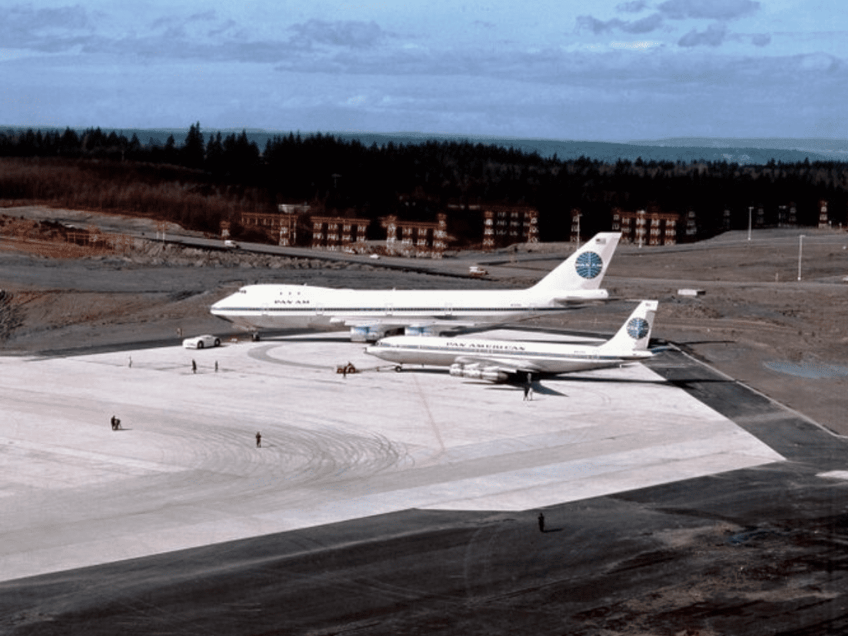 Boeing delivers last 747 jumbo jets