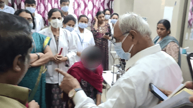 Acid attack on minor girl: Karnataka Minister meets victim