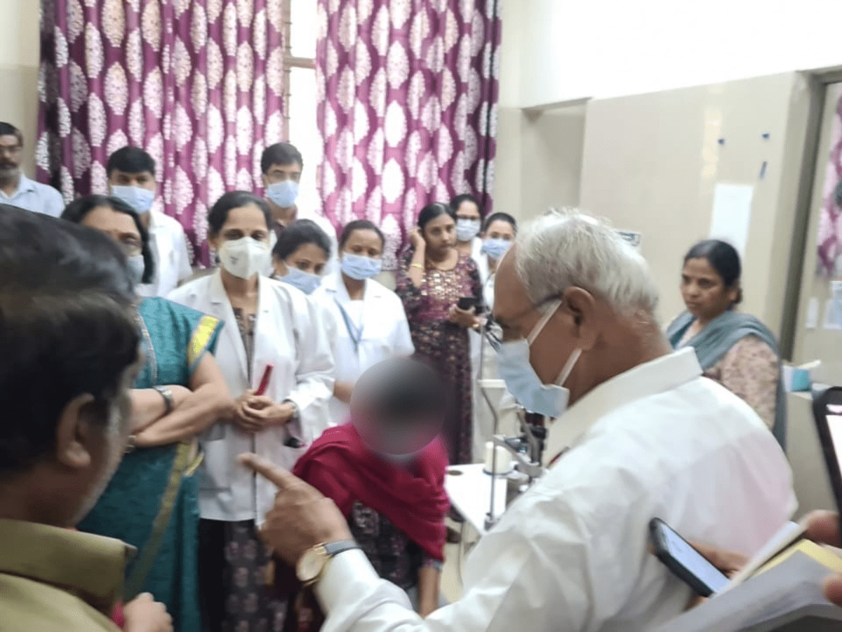 Acid attack on minor girl: Karnataka Minister meets victim