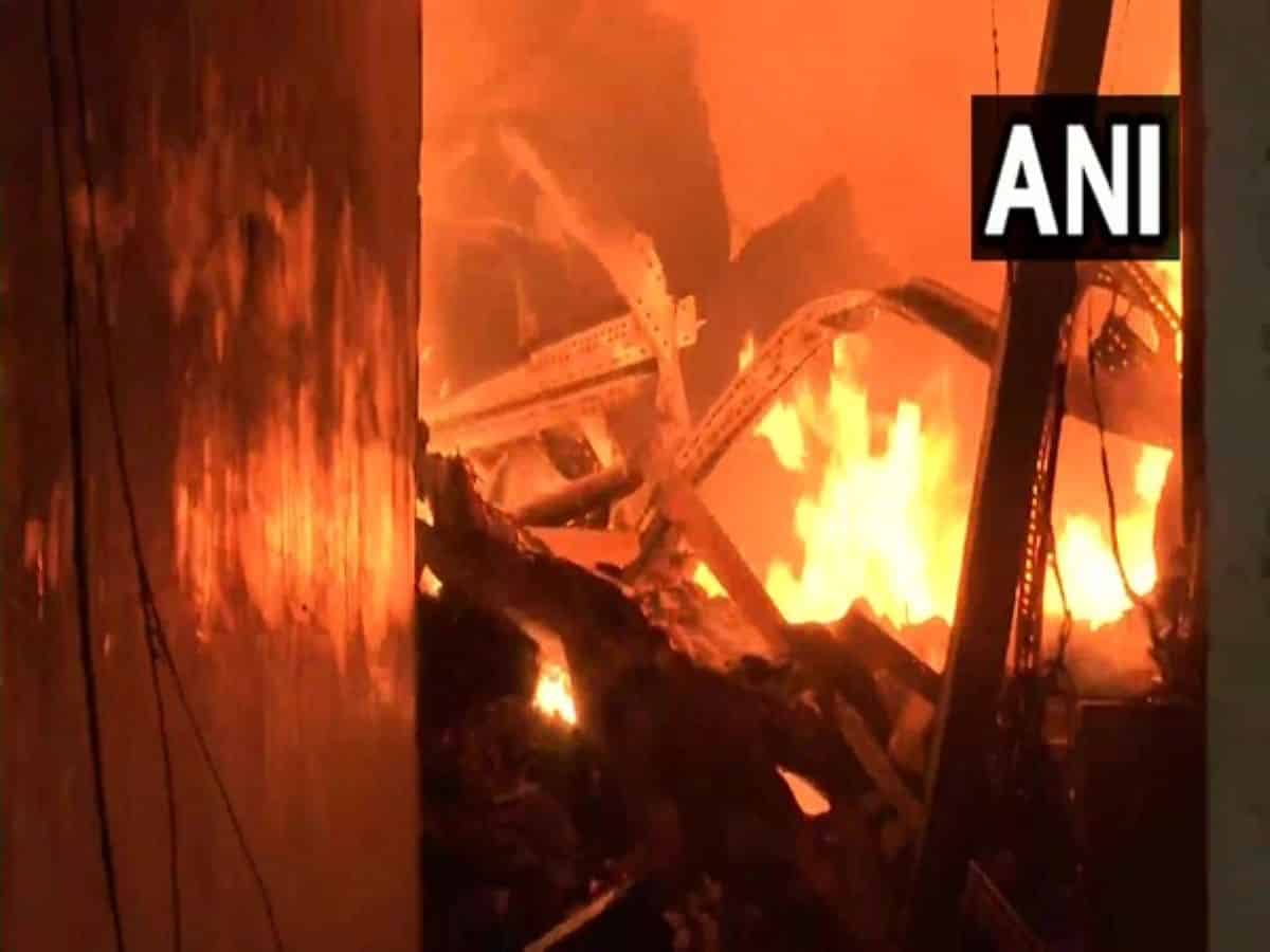 Fire breaks out in slums