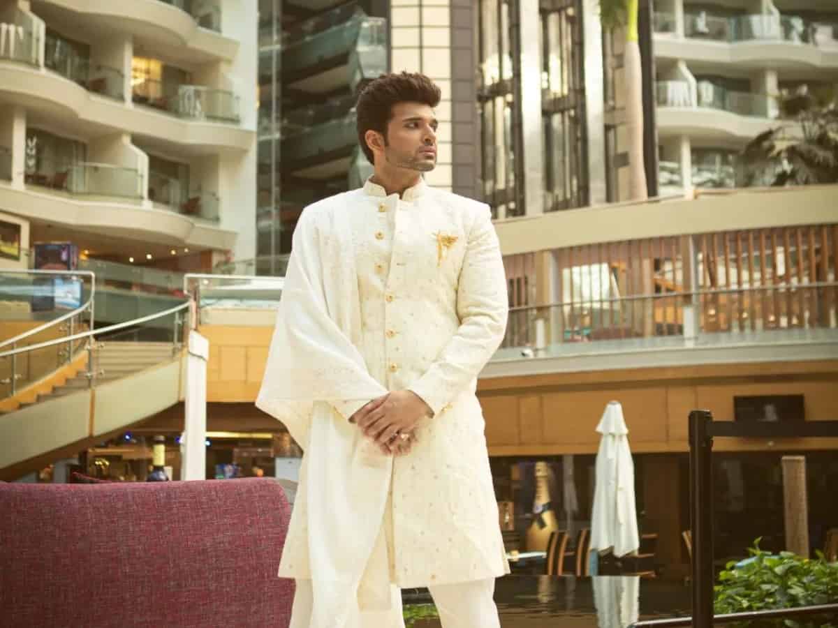 Karan Kundrra dresses as 'groom', sparks marriage rumours