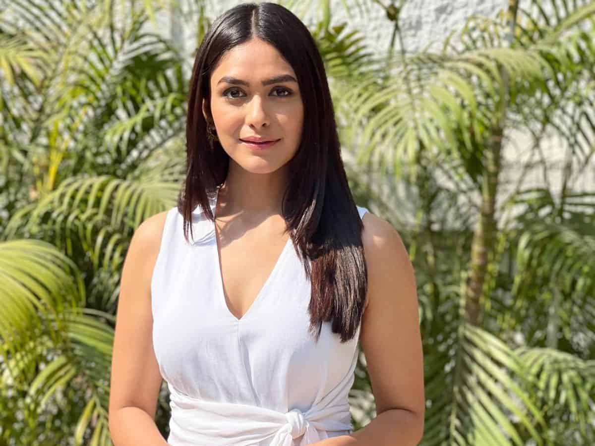 See how Mrunal Thakur reacted to fan's marriage proposal