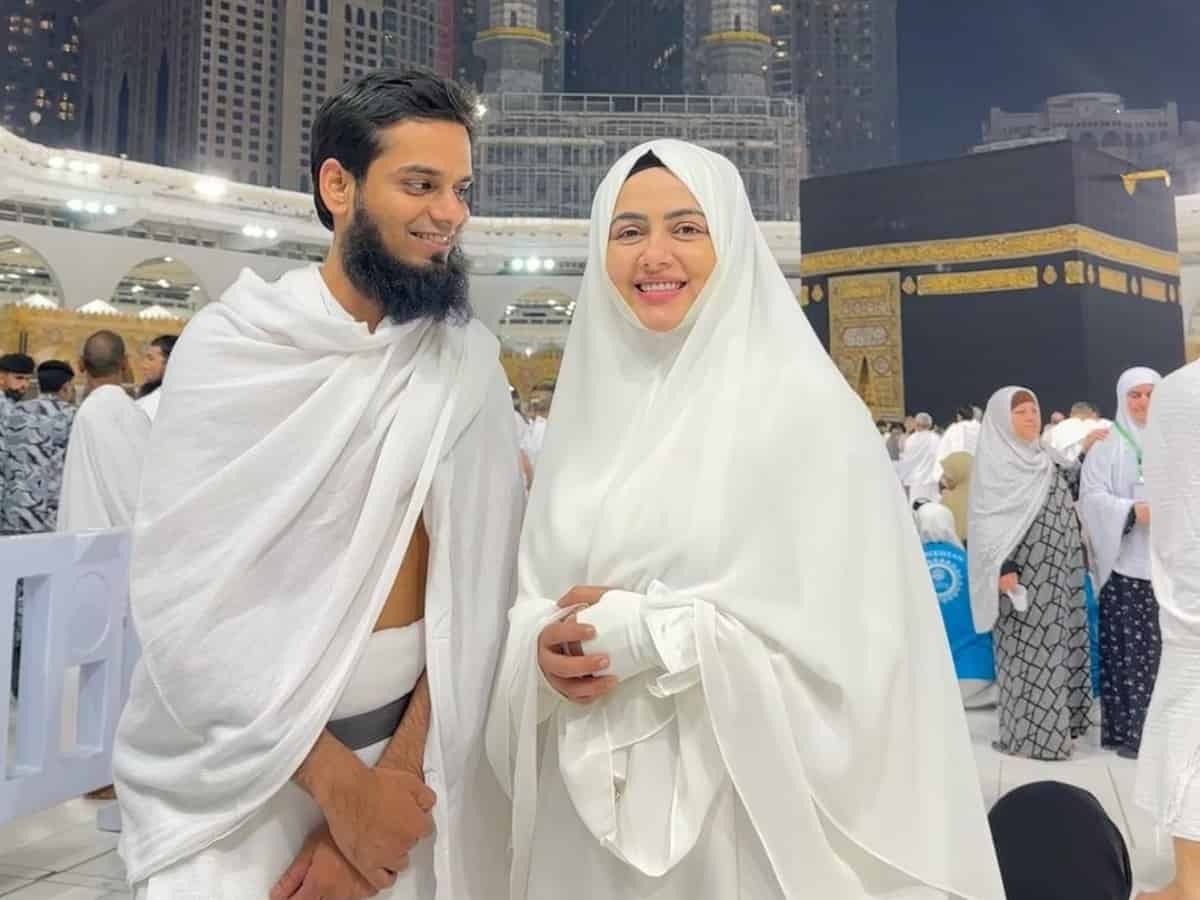 Sana Khan, Mufti Anas share love-filled photos from Makkah