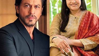 SRK's fun chat with his 'first heroine' Renuka Shahane wins hearts