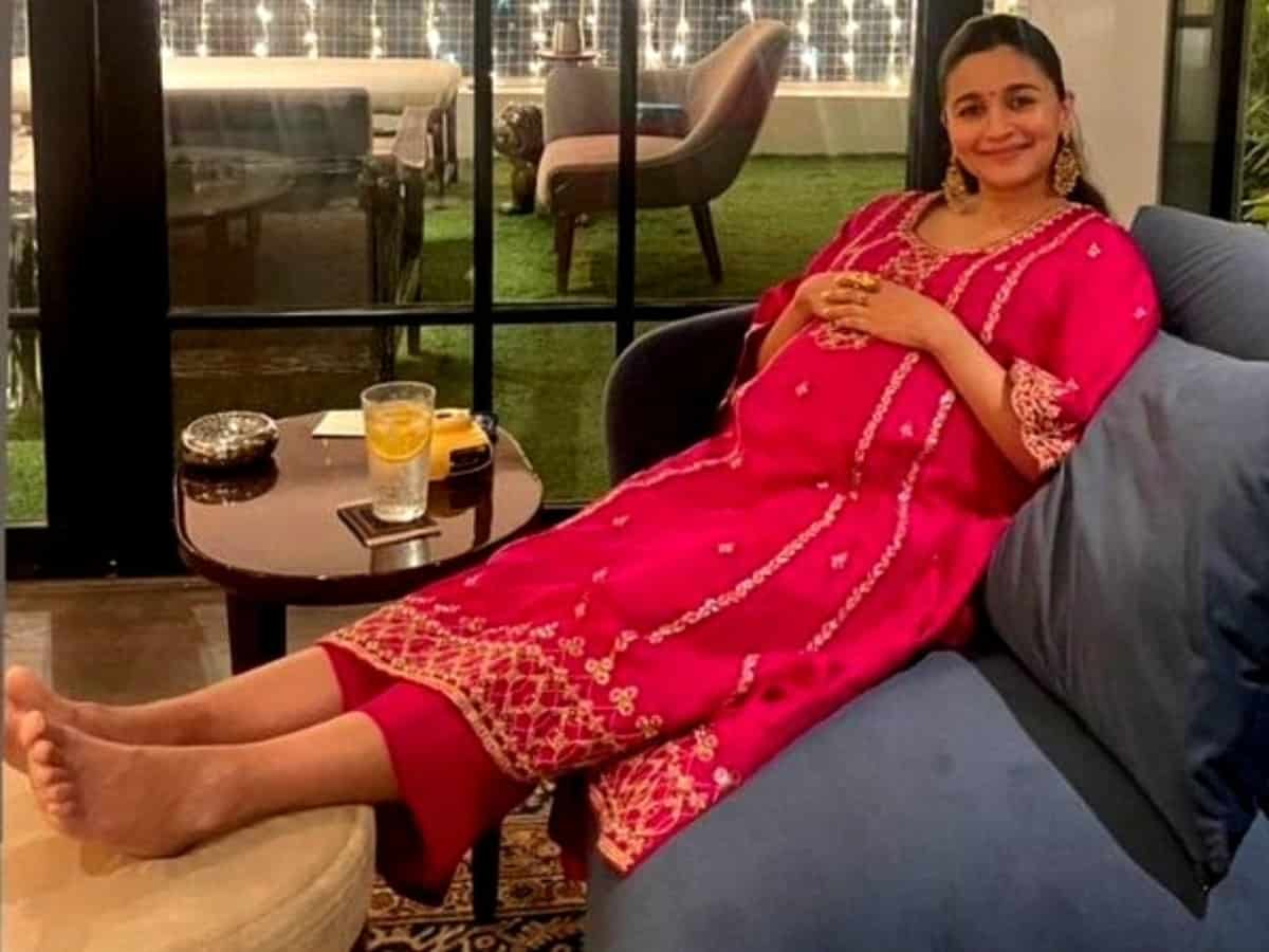 Soni Razdan shares Alia's unseen picture flaunting baby bump