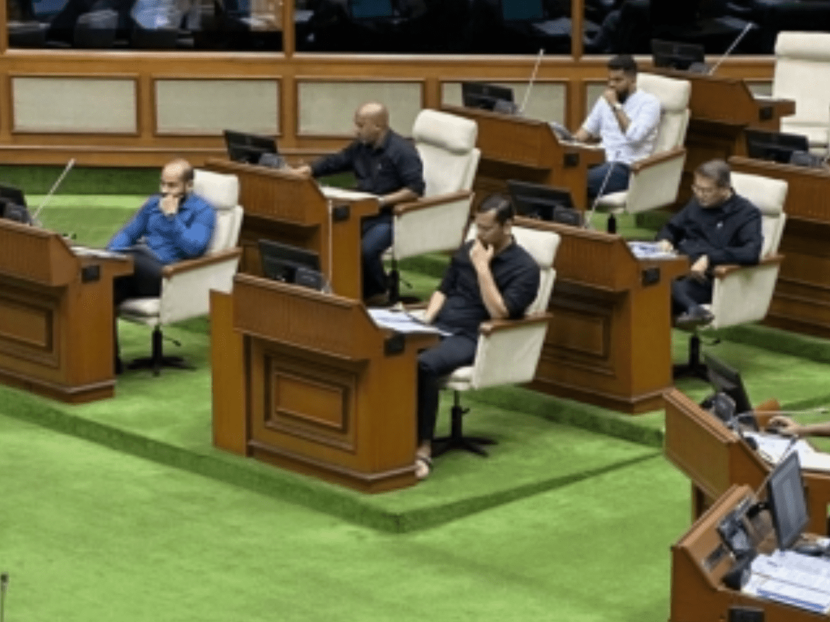 Cong MLAs in Goa wear black clothes to protest Rahul's LS disqualification