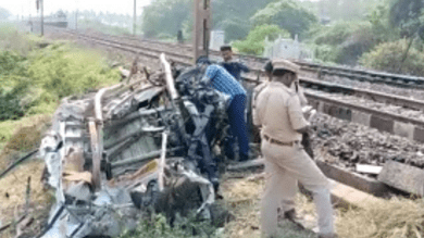 Secundrabad-Vizag Duronto loco damaged after hitting vehicle