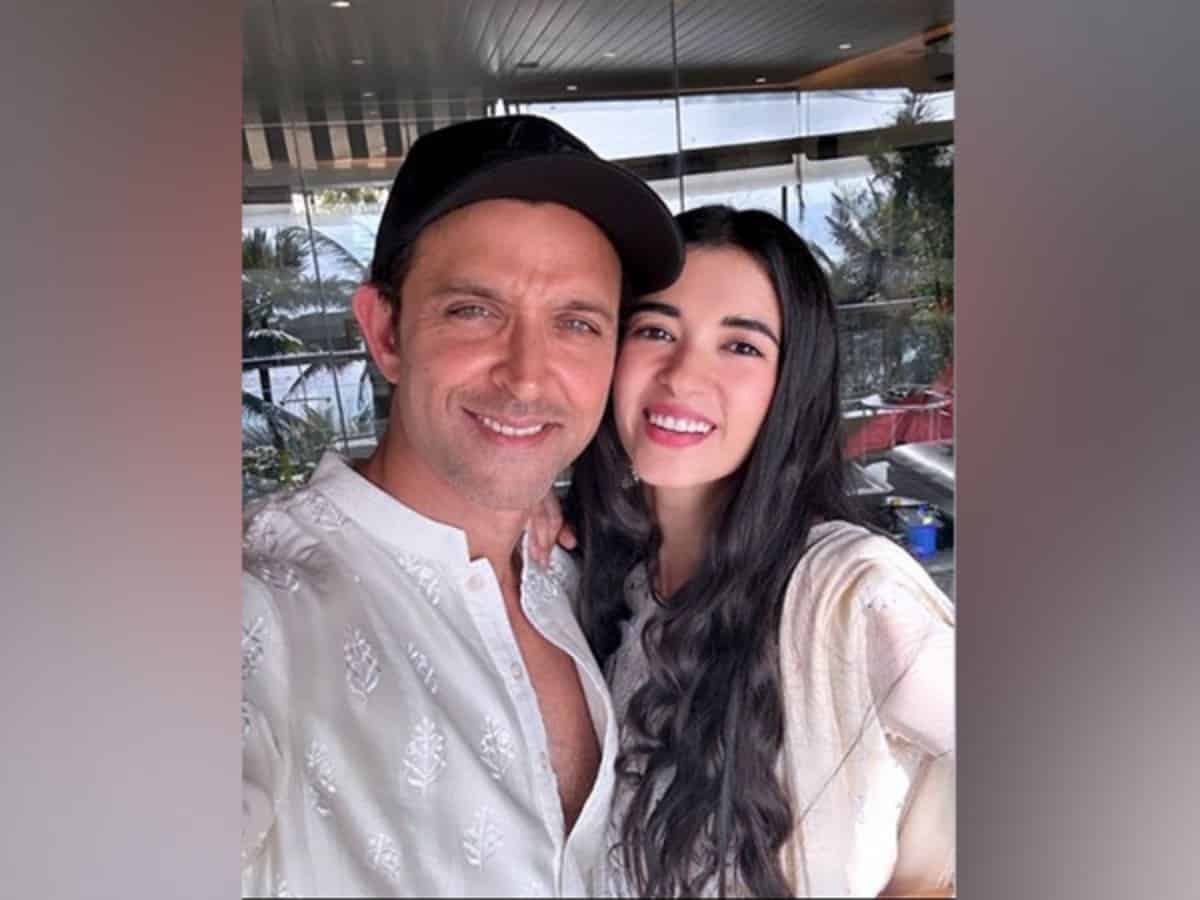 Check out Hrithik Roshan's perfect reaction to Saba Azad's latest pics