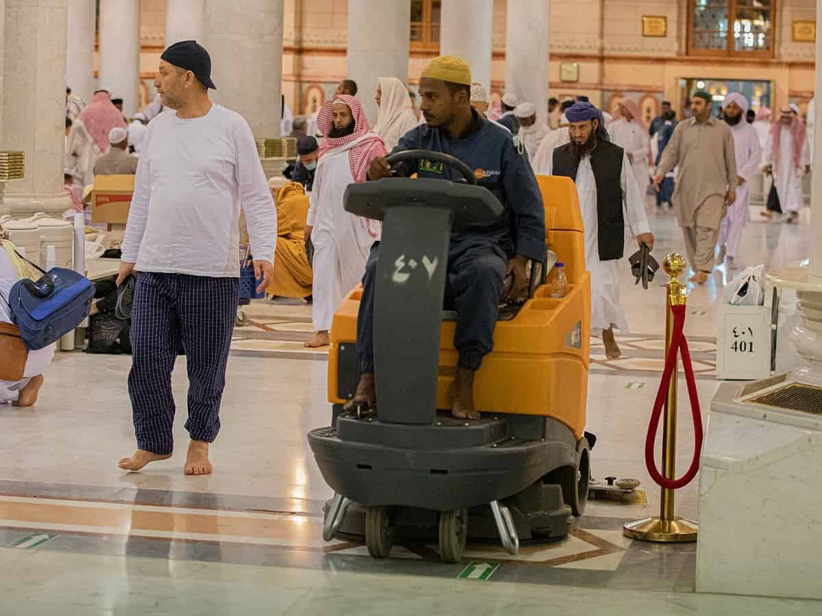 Saudi: Prophet’s Mosque cleaned five times a day during Ramzan