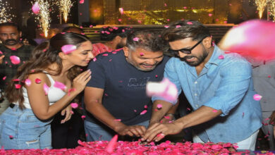 Ram Charan cuts birthday cake on RC15 set with Kiara Advani