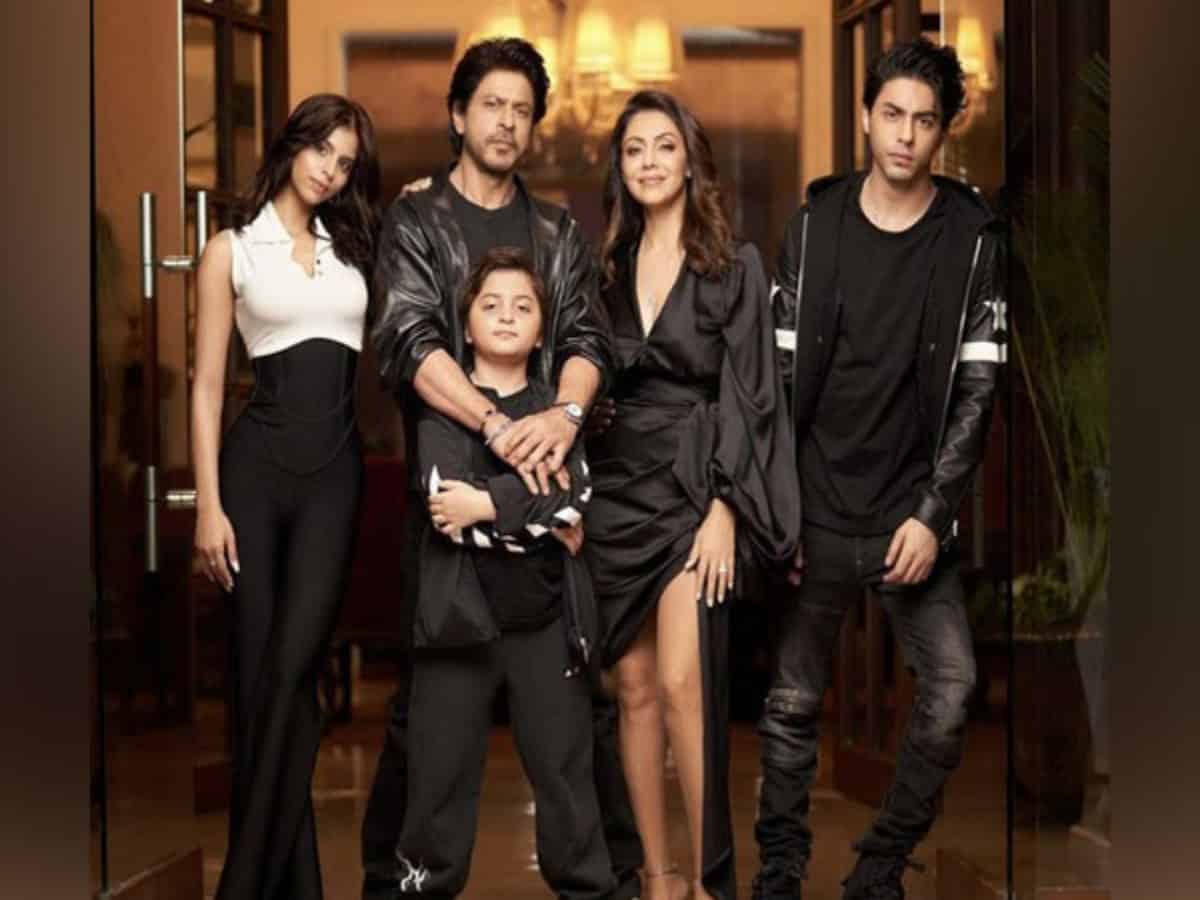 SRK, Gauri strike stylish pose in black outfits with their children, take a look