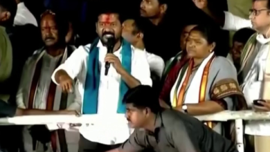 BRS men hurl eggs, tomatoes on Congress leader during yatra
