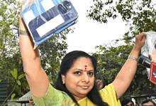 Hyderabad: Kavitha submits her mobile phones to ED