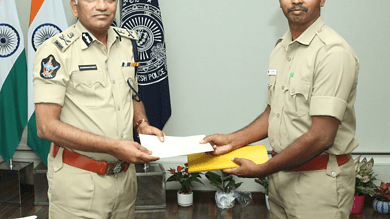 Video: AP police constable rescues woman from Godavari, feted for gallant