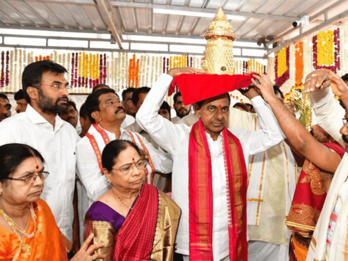KCR visits Venkateshwara Swamy Temple in Telangana's Kamareddy
