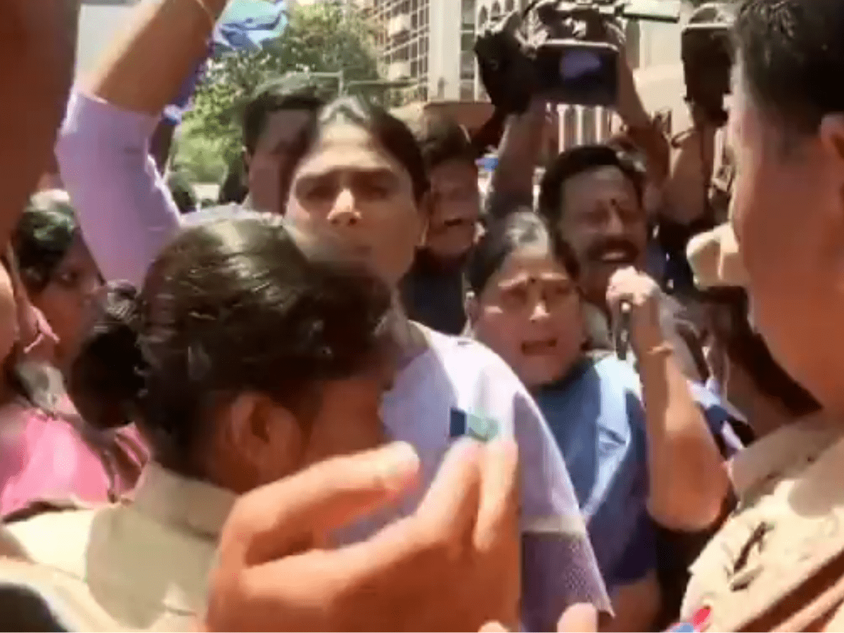 Hyderabad: YS Sharmila tries besieging TSPSC office; detained