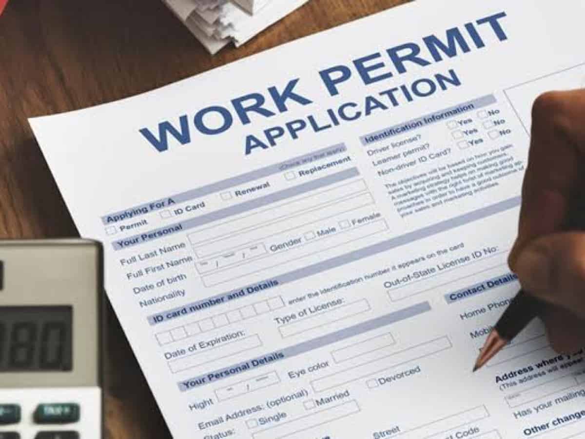 Kuwait allows expats over 60 to transfer work permit to private sector