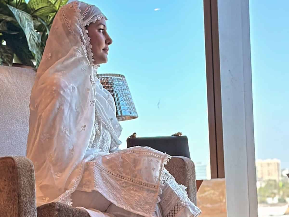 'Bismillah': Hina Khan begins her first Umrah ahead of Ramzan
