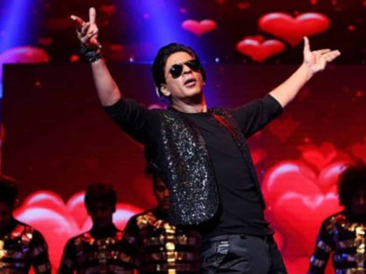 SRK steals show at Rs 240cr Paris wedding, charges Rs...