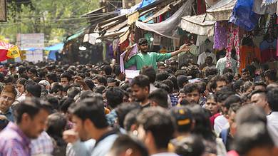 COVID cases rise: Crowded Sarojni Nagar market