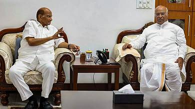 Sharad Pawar meets Mallikarjun Kharge