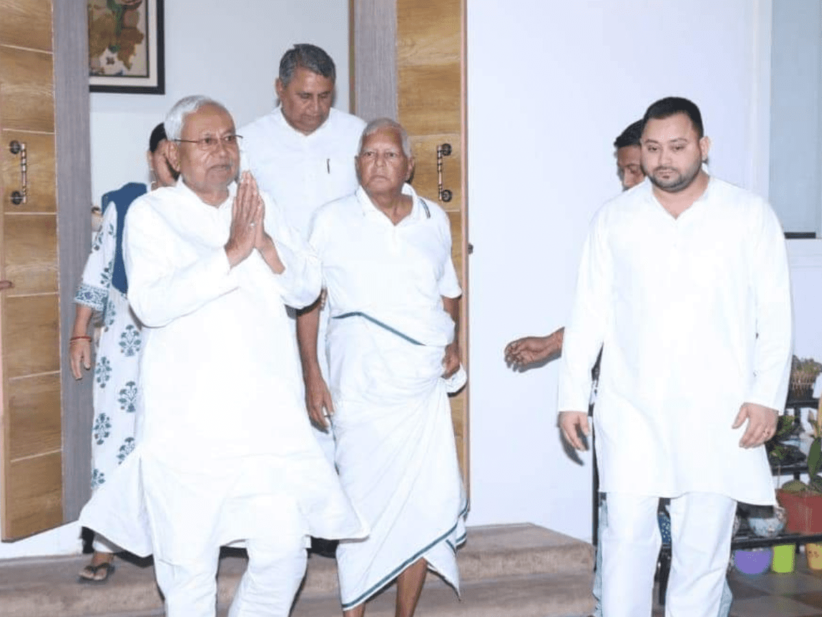 Lalu reaches Patna after 7 months, Nitish calls on RJD boss