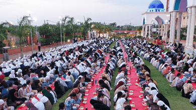 Non-Muslim students serve Iftar to Muslim friends at Shaheen group of institutions