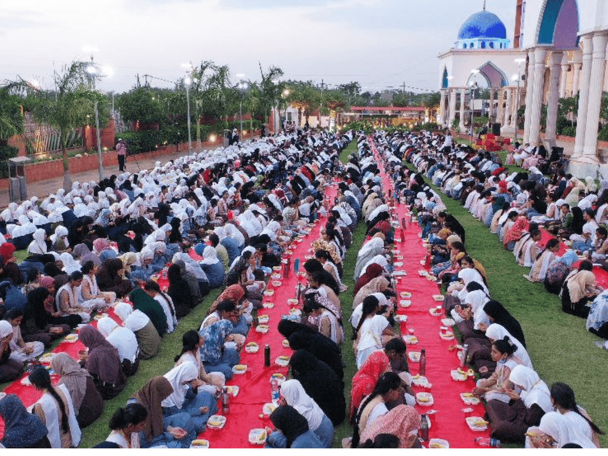 Non-Muslim students serve Iftar to Muslim friends at Shaheen group of institutions