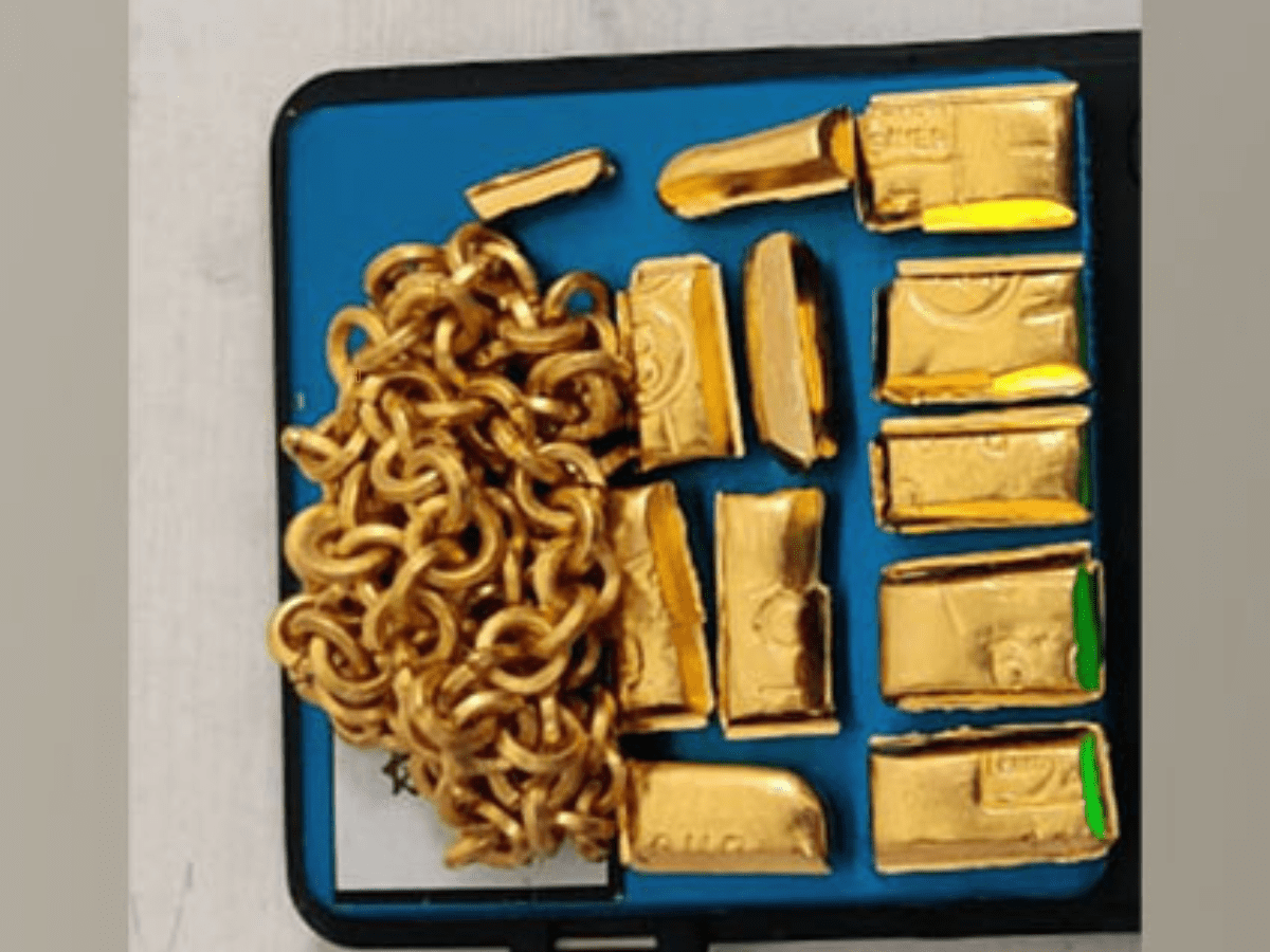 Gold worth Rs 50 lahks seized at Hyderabad airport-