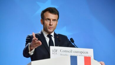 China backs Macron's remarks against following US policy on Taiwan