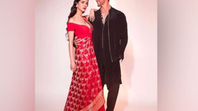 Hrithik Roshan shares pictures with "lady in red", Sussanne Khan reacts