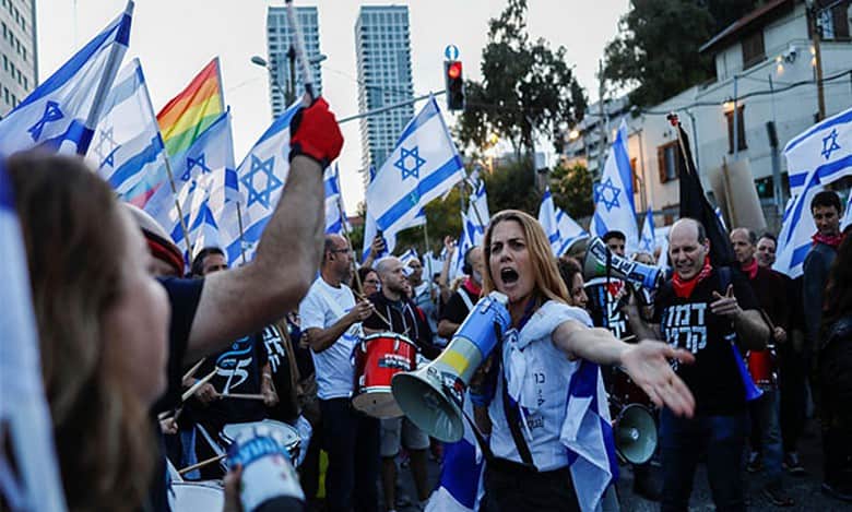 Tens of thousands of Israelis protest against judicial reform