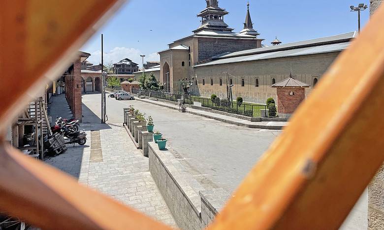 Friday prayers disallowed at Jamia Masjid for 7 weeks in a row: Anjuman Auqaf