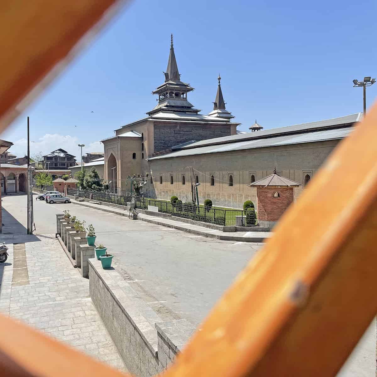 Friday prayers disallowed at Jamia Masjid for 7 weeks in a row: Anjuman Auqaf