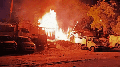 Fire emerges as communal clash took place between Hindus and Muslims in Jamshedpur on Sunday night (Photo: PTI)
