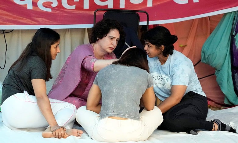 Priyanka meets wrestler Sakshi, assures of support for fight in justice