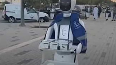 Video: Robot serves iftar meal in Saudi Arabia's capital