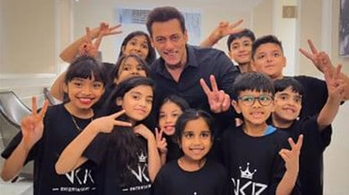 Salman Khan drops happy picture with "Chotu Motu" gang