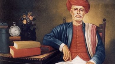 Telangana, Andhra Pradesh CMs pay tributes to Jyotirao Phule