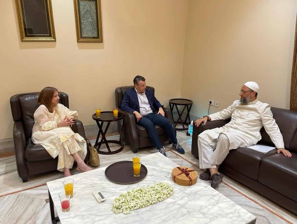 Asaduddin Owaisi hosts iftar for US Consul General, Senator Todd Young
