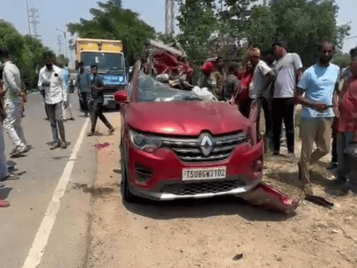 Hyderabad: Four students killed in car crash at Narsingi