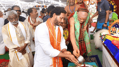 Jagan participates in Maha Yagam for Andhra's progress