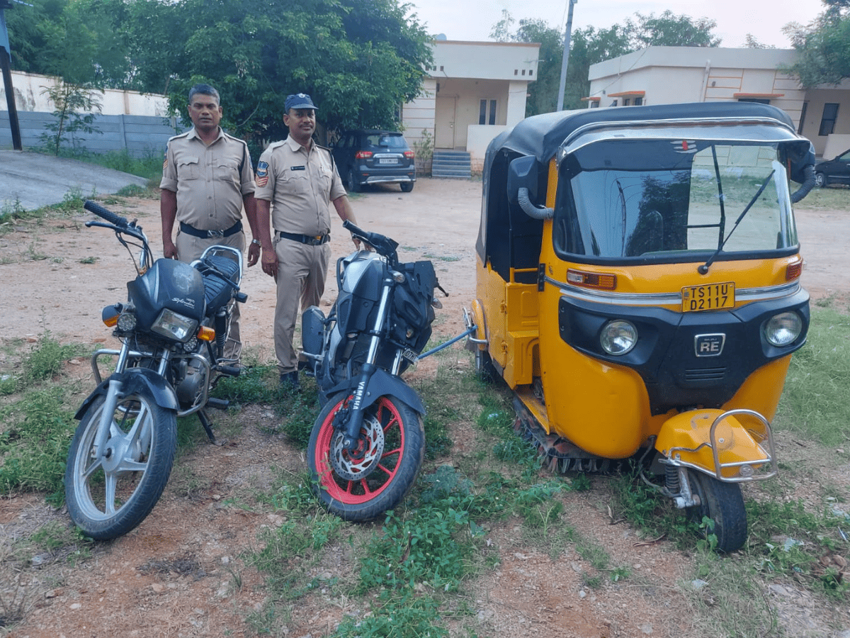 Hyderabad: Bike thieves nabbed; 7 mobiles, 40 gm ganja seized