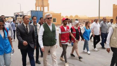 UN refugee chief visits Egypt-Sudan border crossing