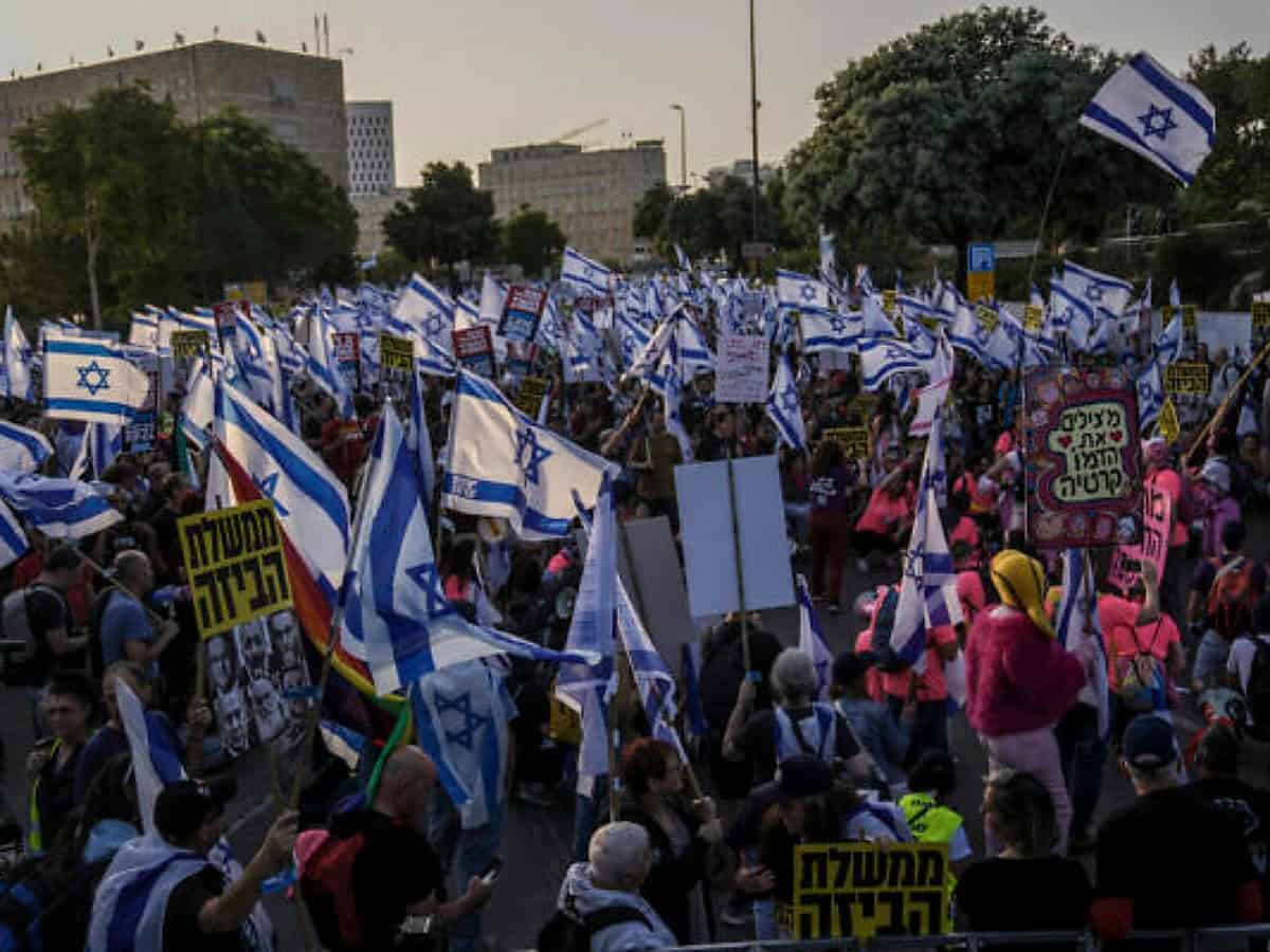 Israeli govt passes state budget despite protests