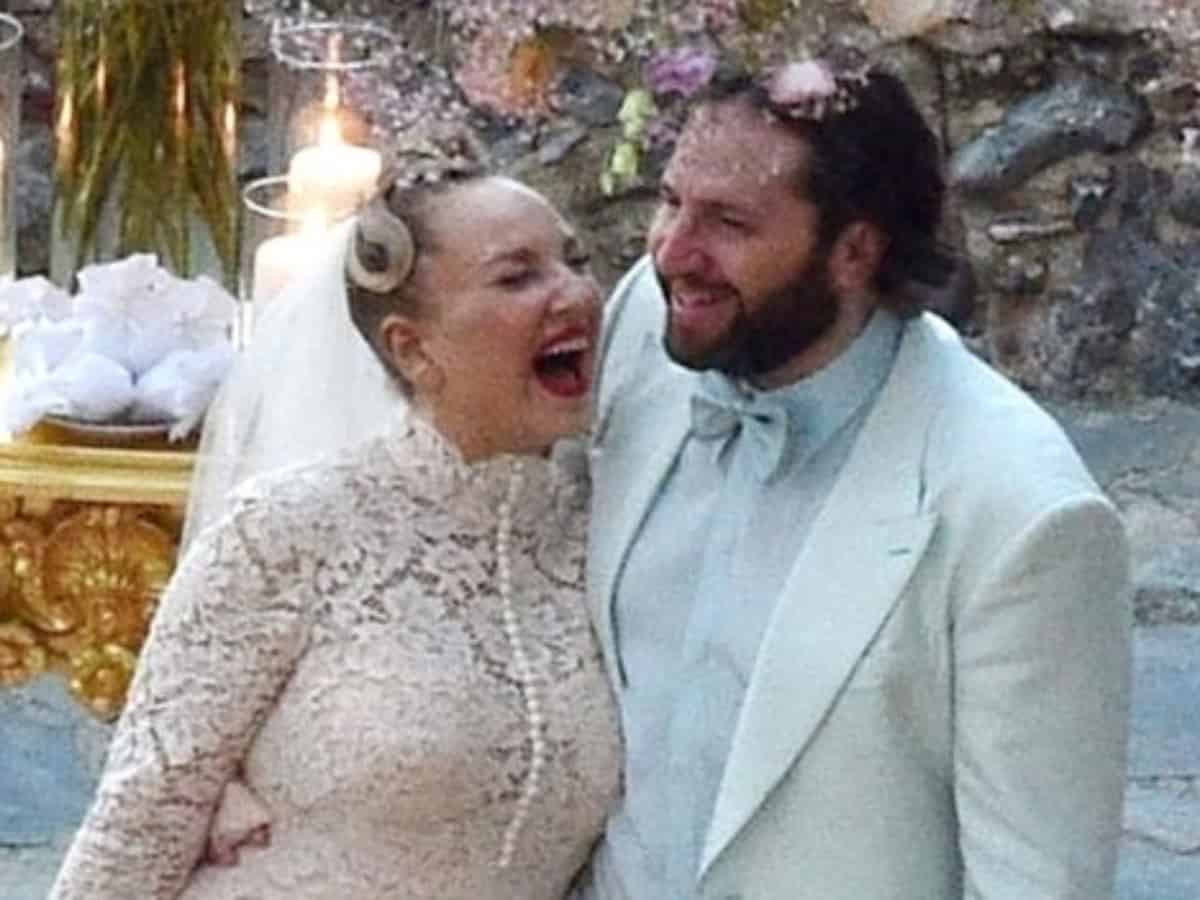 Singer Sia secretly gets married to boyfriend at luxury villa in Italy