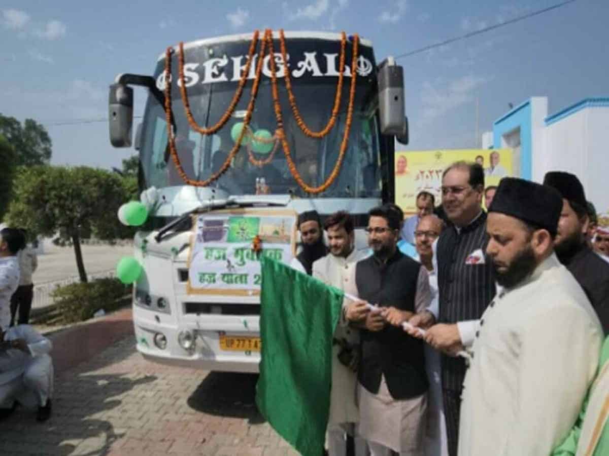 First batch of 300 pilgrims from Uttar Pradesh leaves for Haj