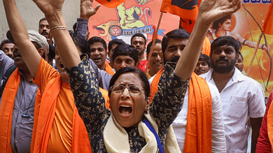 Hyderabad: Bajrang dal, BJP activists recite Hanuman Chalisa at Cong office; detained