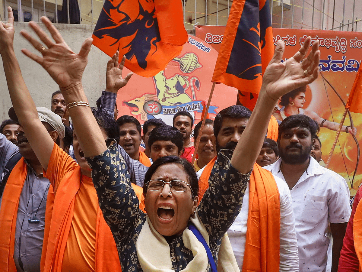 Hyderabad: Bajrang dal, BJP activists recite Hanuman Chalisa at Cong office; detained